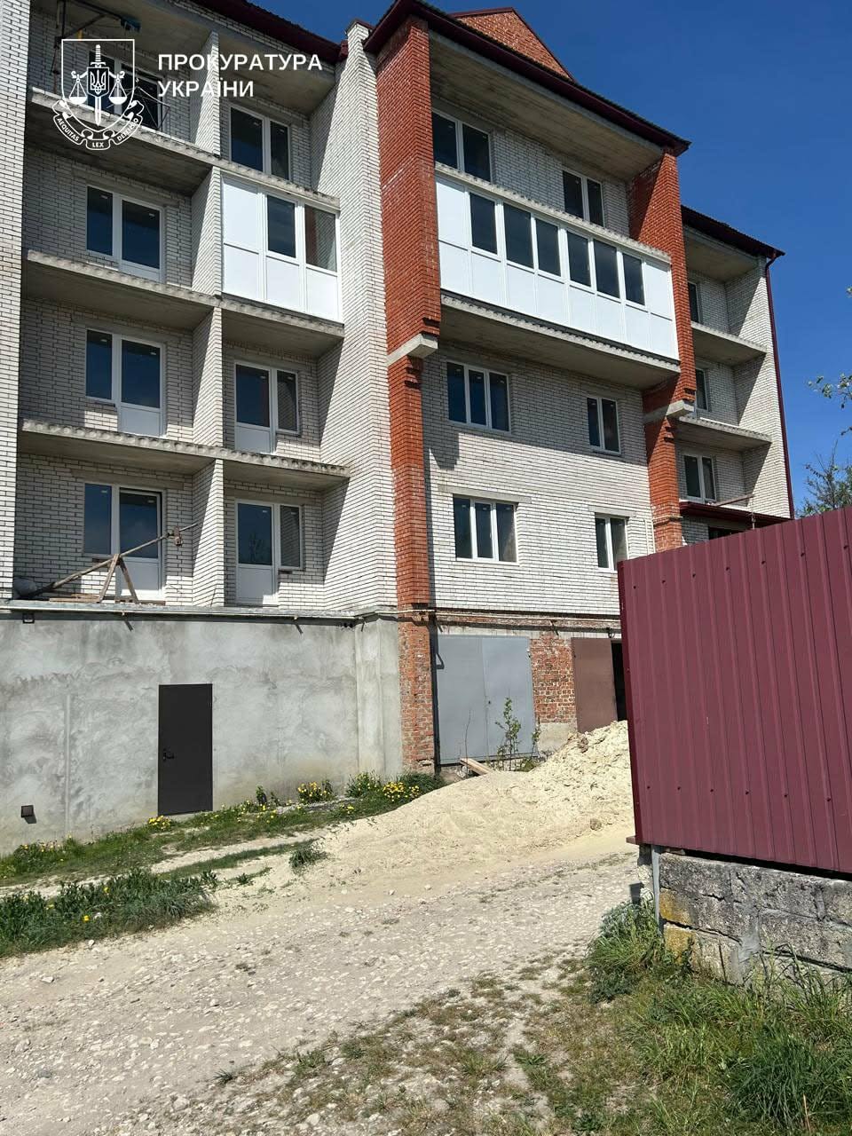 Фото до матеріалу: Збаразька громада вимагає 430 тисяч гривень від забудовника за новий будинок