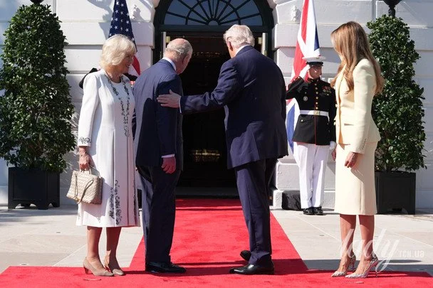 Фото до матеріалу: Король Чарльз та Меланія Трамп: офіційна зустріч у Білому домі