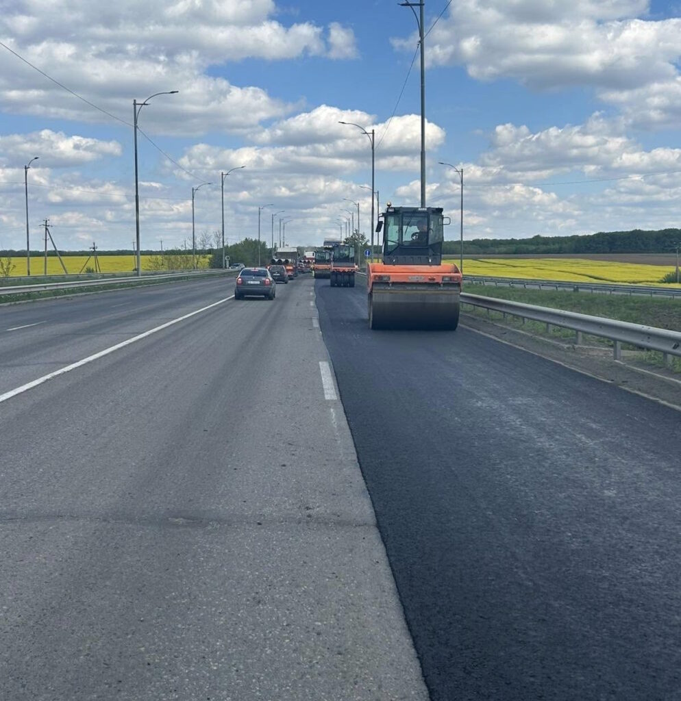 Фото до матеріалу: Черкащина: за тиждень відновлено понад 40 тисяч квадратних метрів дорожнього покриття