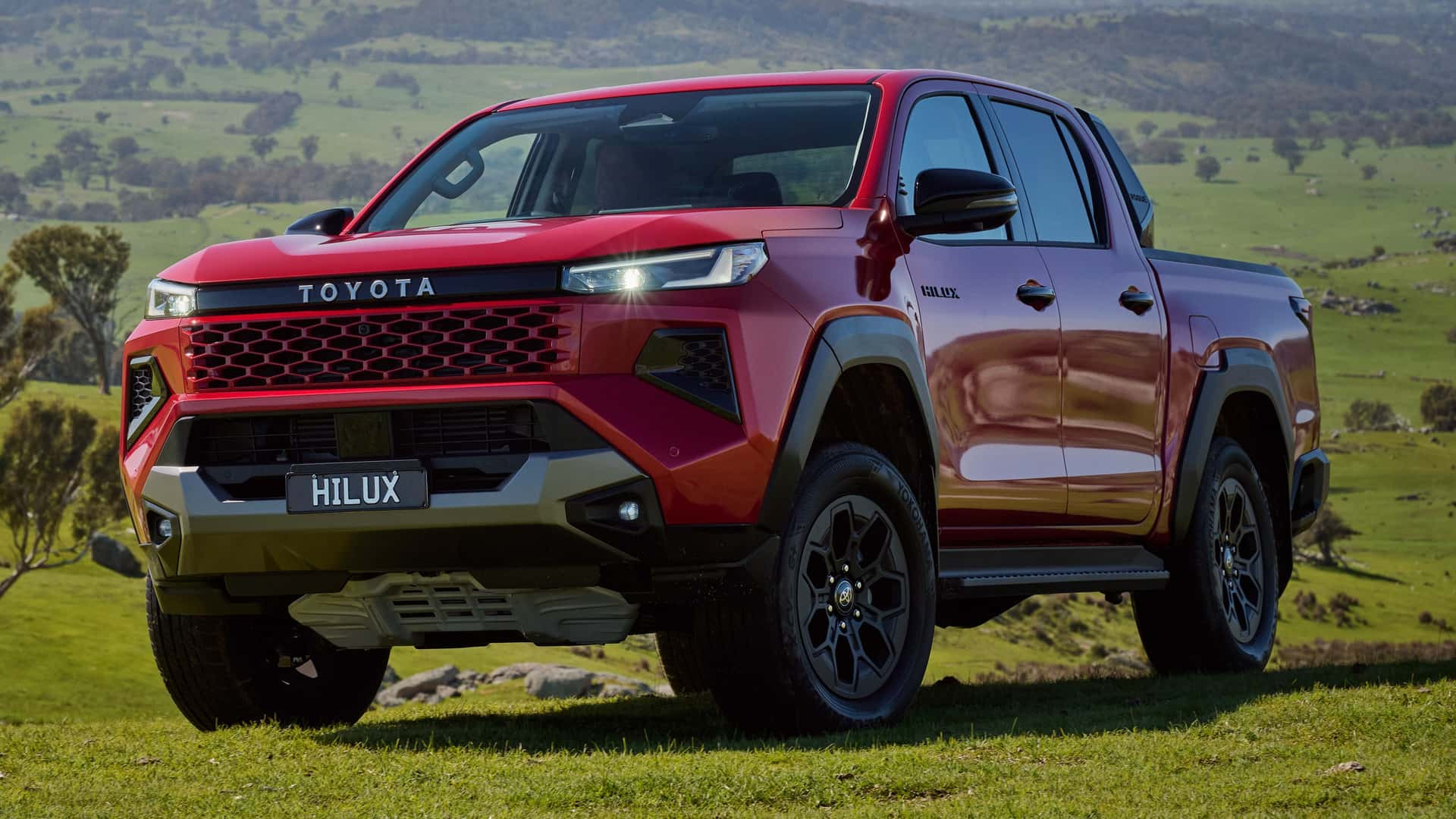Фото до матеріалу: Toyota Hilux отримав повністю електричну версію: деталі для України