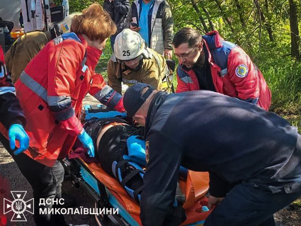 Фото до матеріалу: ДТП біля Південноукраїнська: зіткнулися два авто і вантажівка, є постраждалі