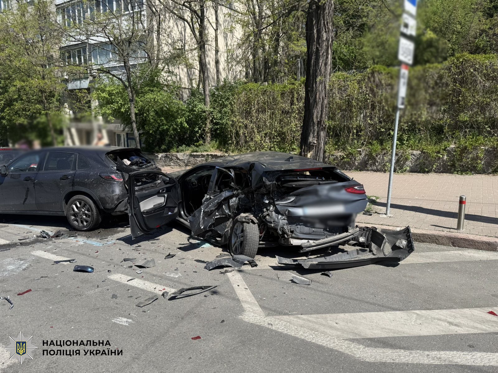 Фото до матеріалу: У Києві водій Maserati влаштував ДТП, а потім зачинився у салоні від поліції