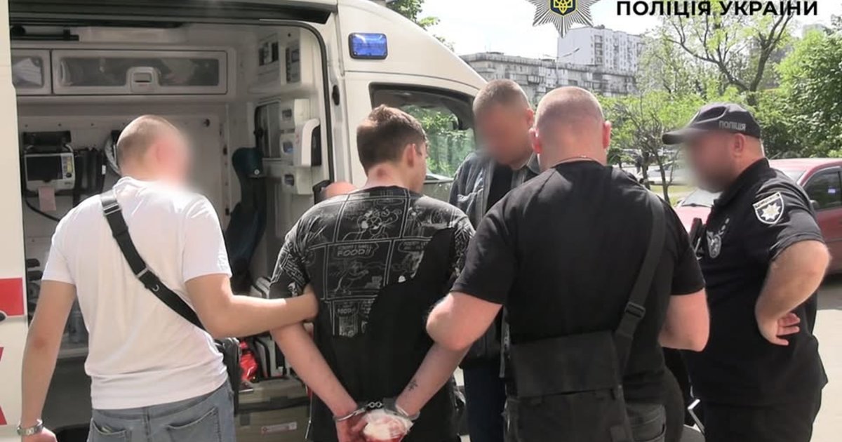Фото до матеріалу: У Києві росіянин намагався вбити знайомого: хлопець випав з 11 поверху