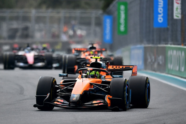 Фото до матеріалу: Монтойя: Обережна стратегія McLaren завадила Норрісу перемогти в Маямі