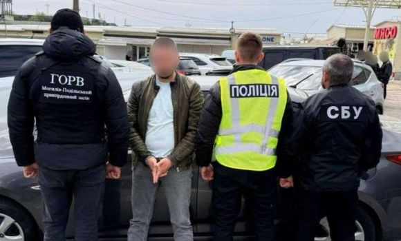 Фото до матеріалу: У Вінниці мотоцикліст отримав легкі травми після зіткнення з автомобілем