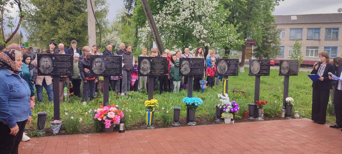 Фото до матеріалу: У Борсуківській громаді відкрили меморіали шістьом полеглим воїнам