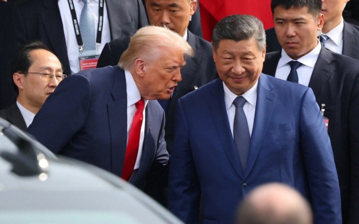 Фото до матеріалу: Трамп візьме до Пекіна лише керівників Apple, Nvidia та Boeing
