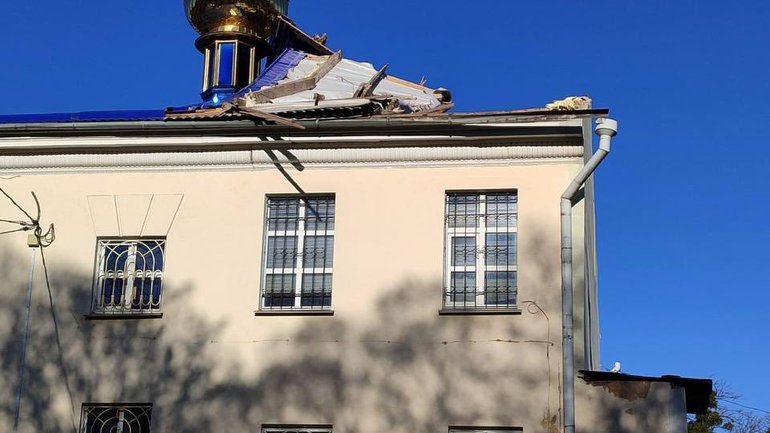 Фото до матеріалу: Ураганний вітер пошкодив дах храму УПЦ МП у Вінниці