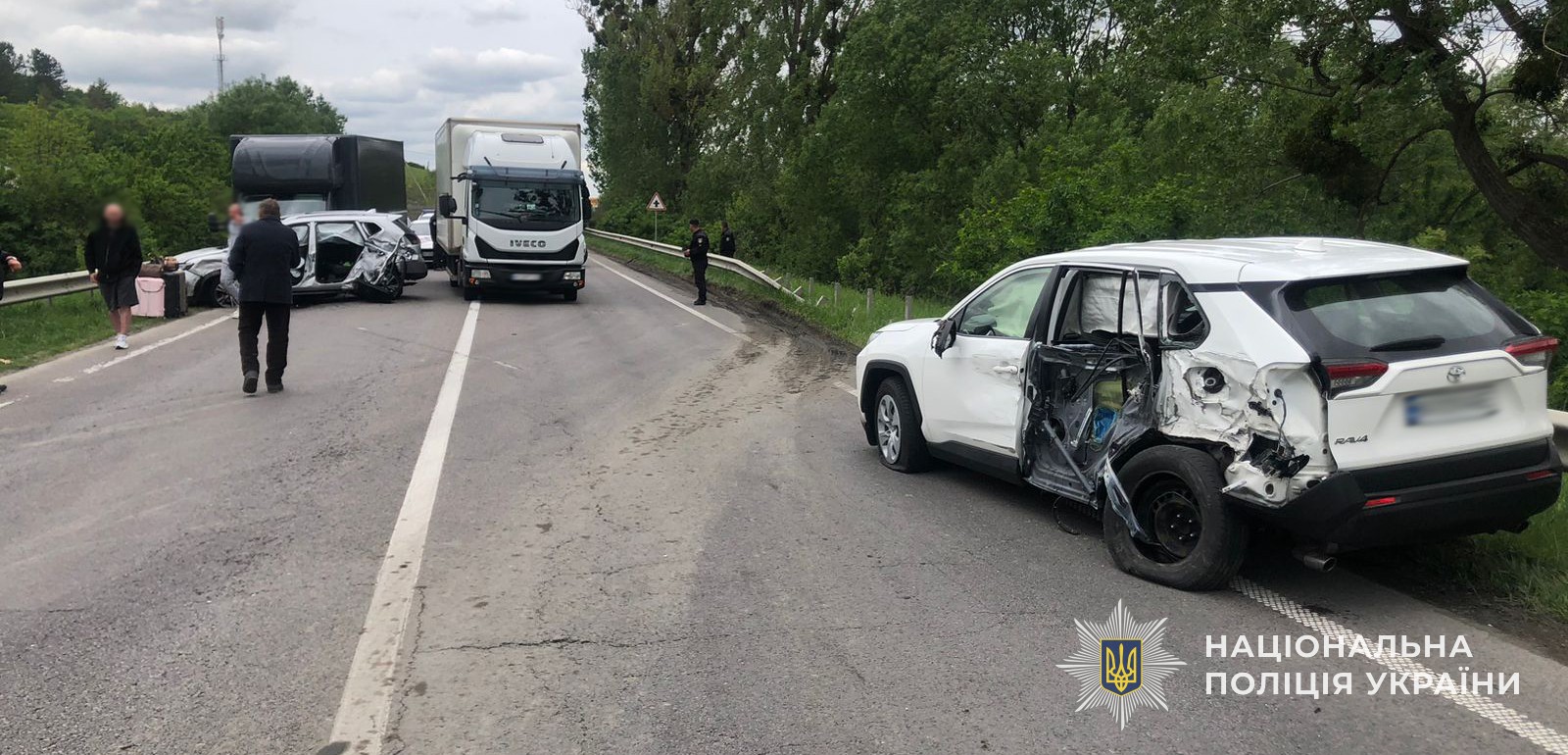 Фото до матеріалу: На Львівщині внаслідок масштабної ДТП постраждала пасажирка кросовера, - поліція. ФОТО