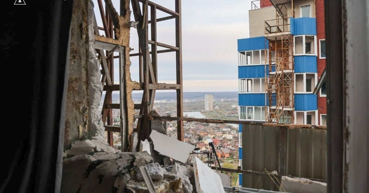 Фото до матеріалу: У Харкові відбили дрона: постраждала жінка та пошкоджено житлові будинки