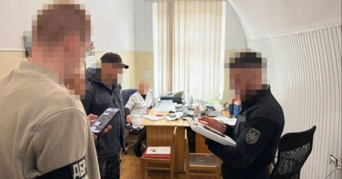 Фото до матеріалу: У Києві затримали посередника ВЛК, що брав хабарі за вигідні висновки