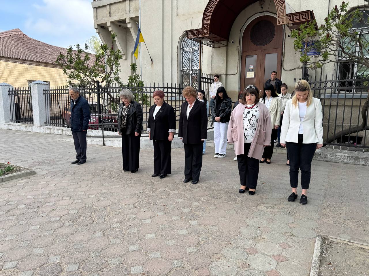 Фото до матеріалу: Всеукраїнська хвилина тиші: збір коштів на допомогу жертвам війни