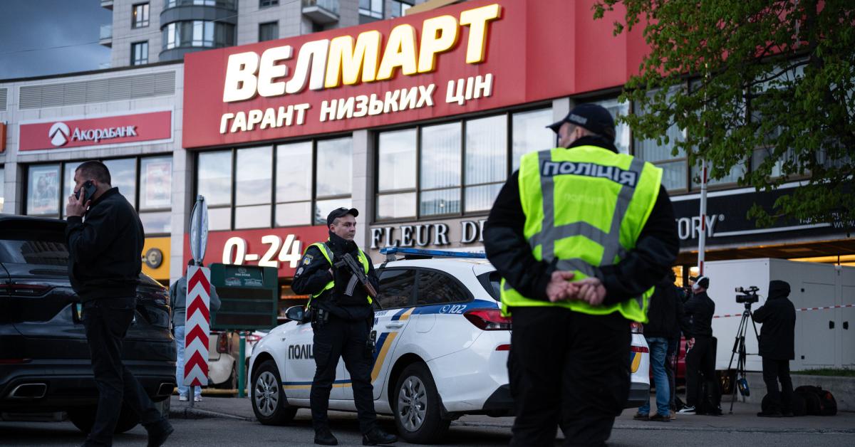Фото до матеріалу: Поліціянтів відсторонили після стрілянини в Голосіївському районі: що відомо про звинувачення у втечі