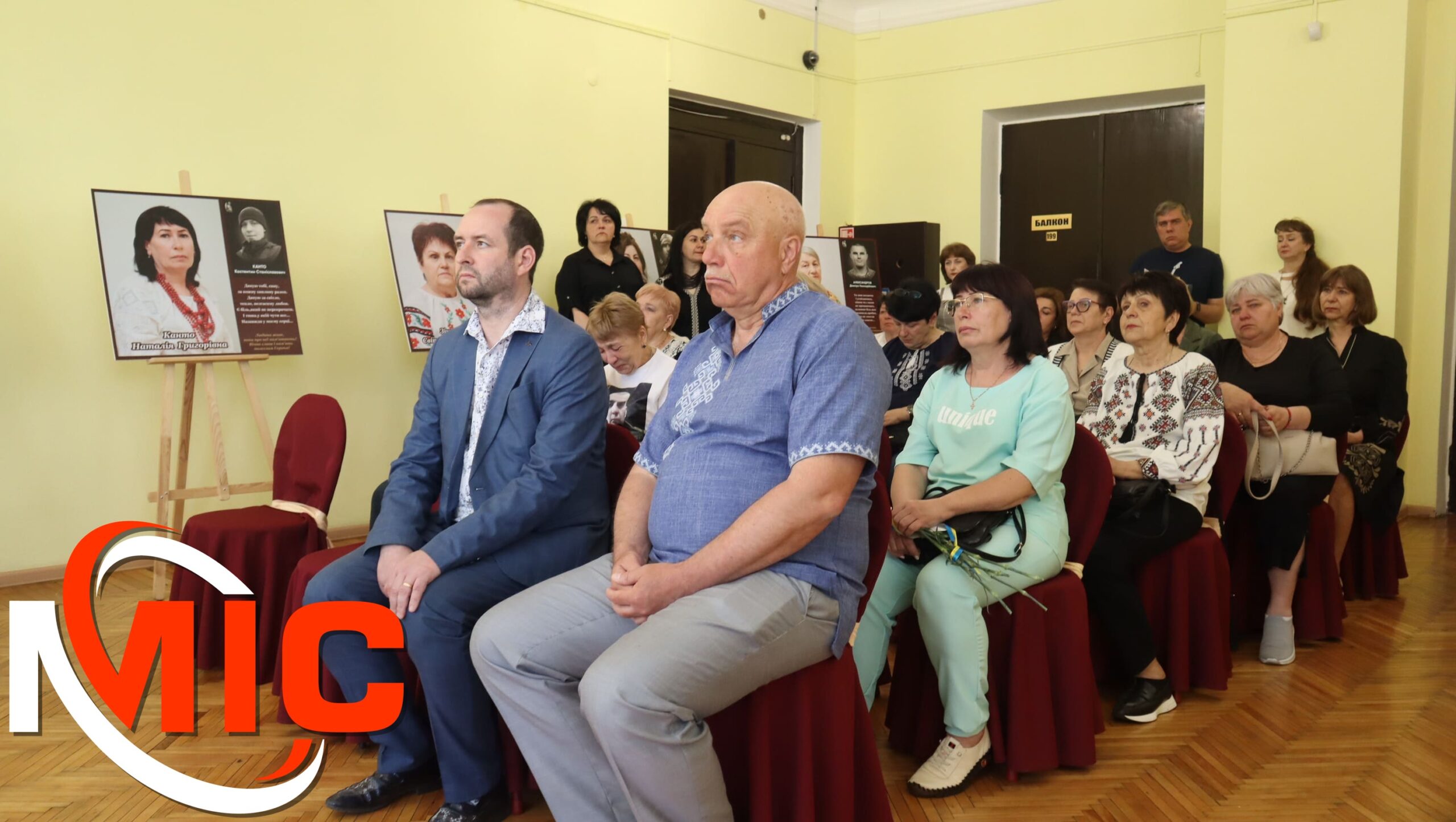 Фото до матеріалу: У Кам'янському відкрили оновлену фотовиставку пам'яті та незламності