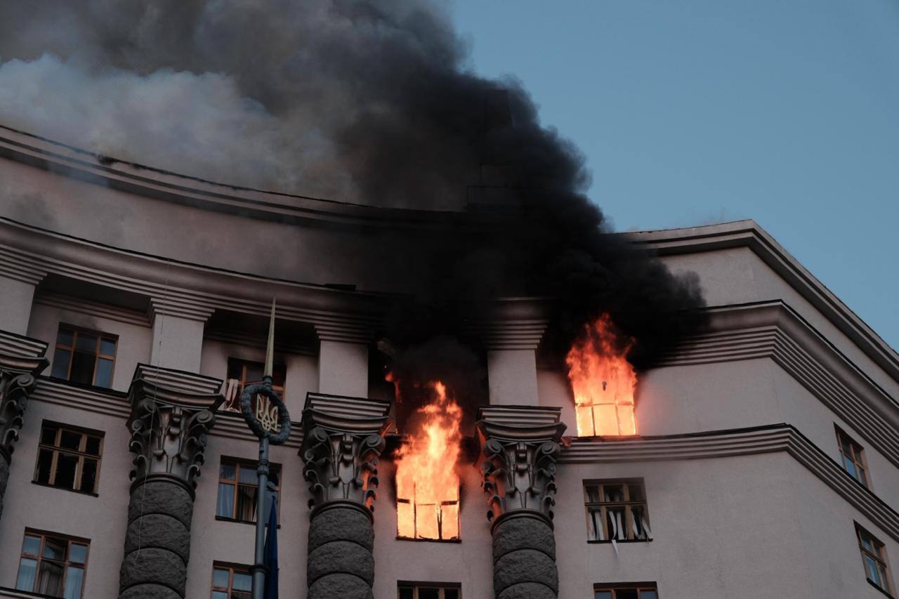 Фото до матеріалу: У Києві обговорили реставрацію пошкодженого Будинку Уряду за принципом кінцуґі