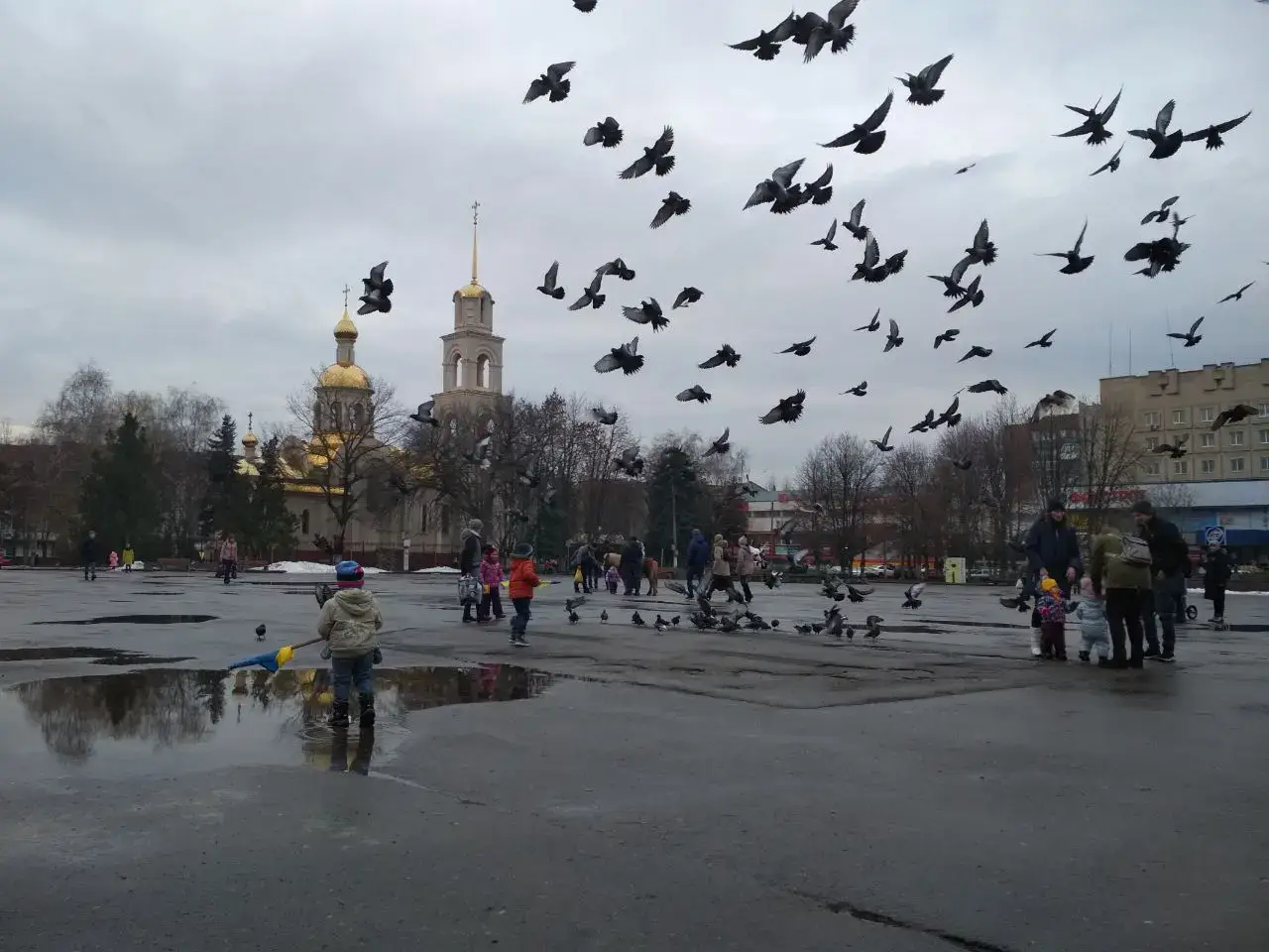 Фото до матеріалу: Щотижня тисячі людей залишають Слов'янську громаду: 47 тисяч мешканців залишаються під обстрілами