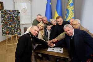 Фото до матеріалу: У Львові погасили спеціальну поштову марку
