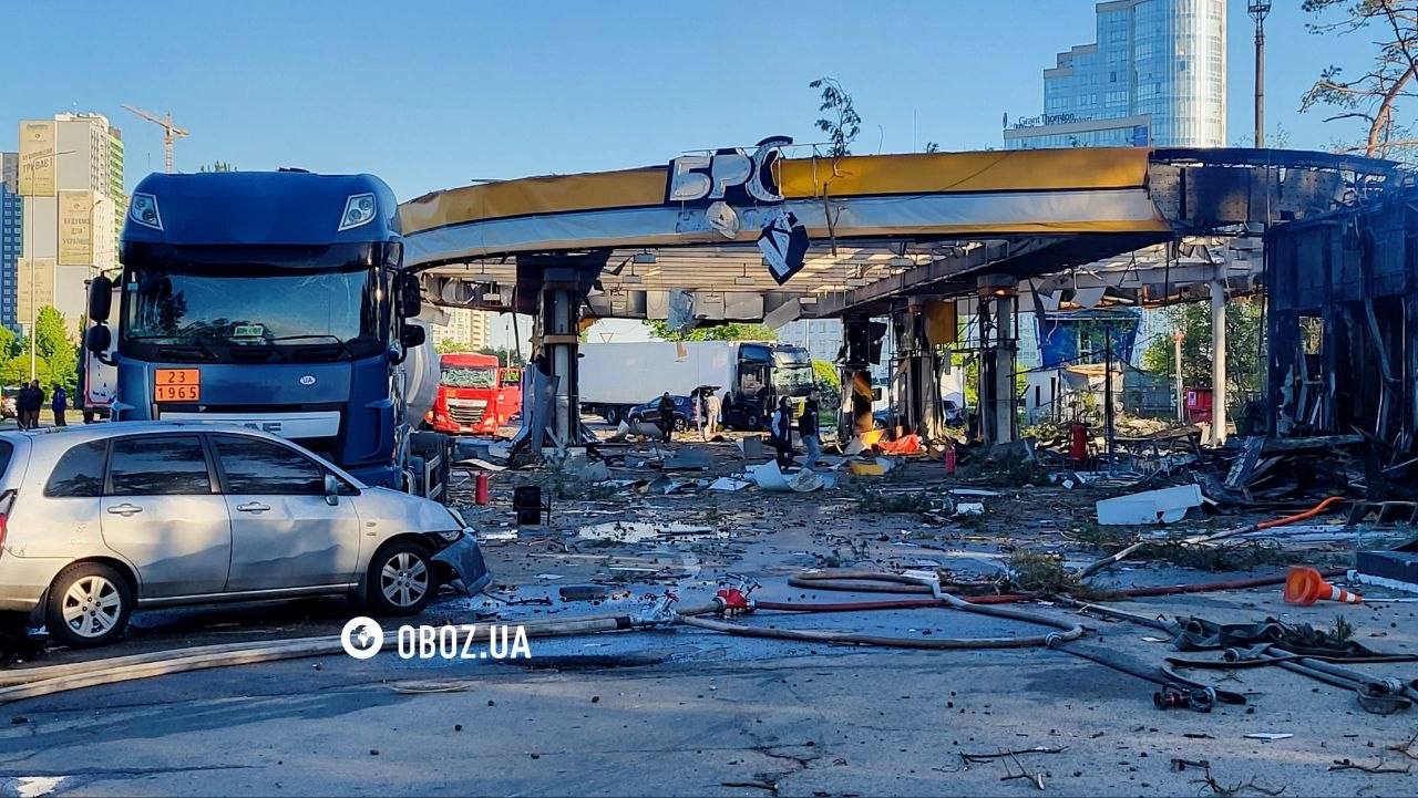 Фото до матеріалу: У Дарницькому районі Києва вигоріла АЗС після атаки