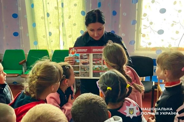Фото до матеріалу: Поліцейські провели урок мінної безпеки для учнів ліцею на Вознесенщині