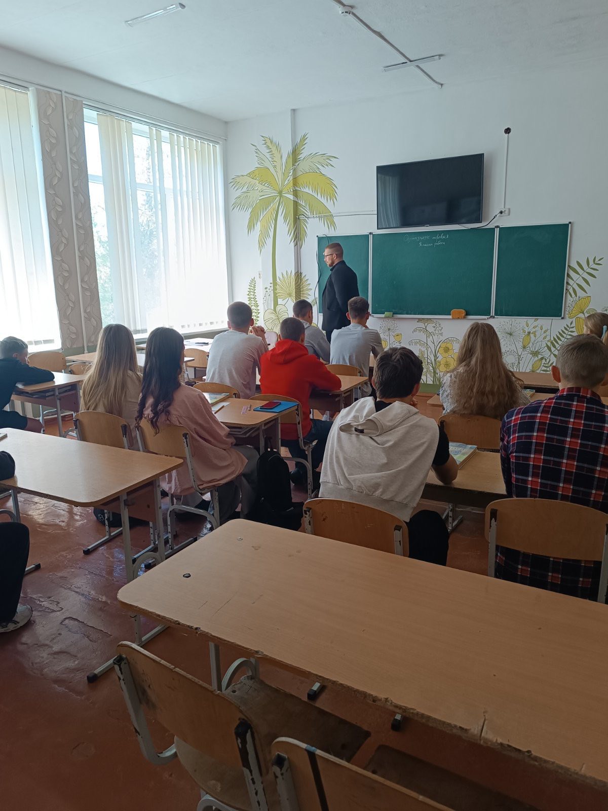 Фото до матеріалу: Адвокат Роман Олексюк провів правову лекцію в Забродівському ліцеї