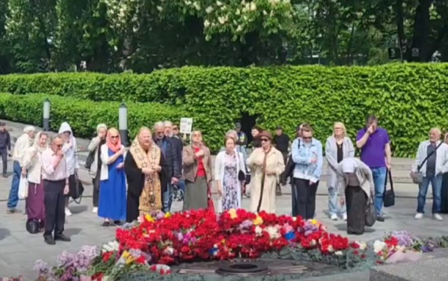 Фото до матеріалу: Скандал біля Меморіалу Вічної Слави: поліція розігнала проросійську провокацію