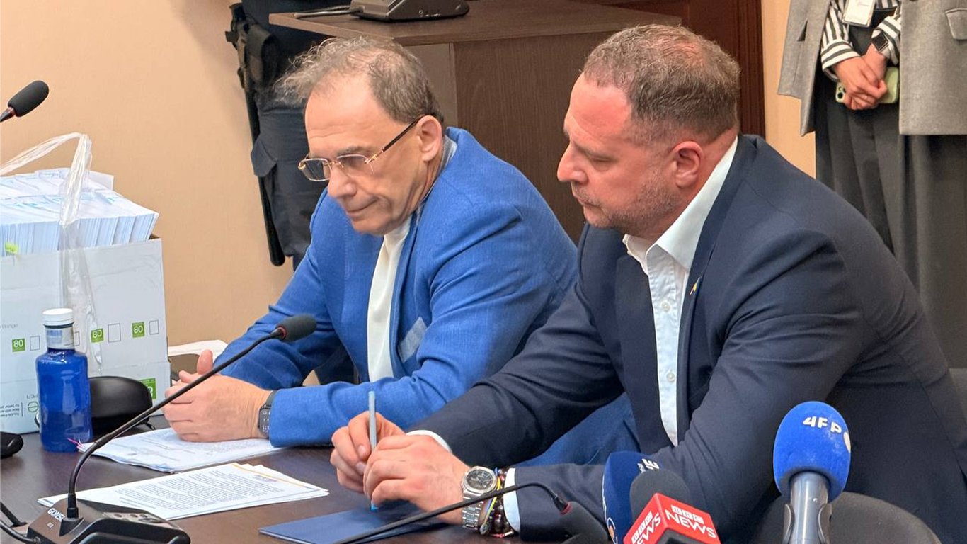 Фото до матеріалу: Суд не обиратиме запобіжний захід для Андрія Єрмака