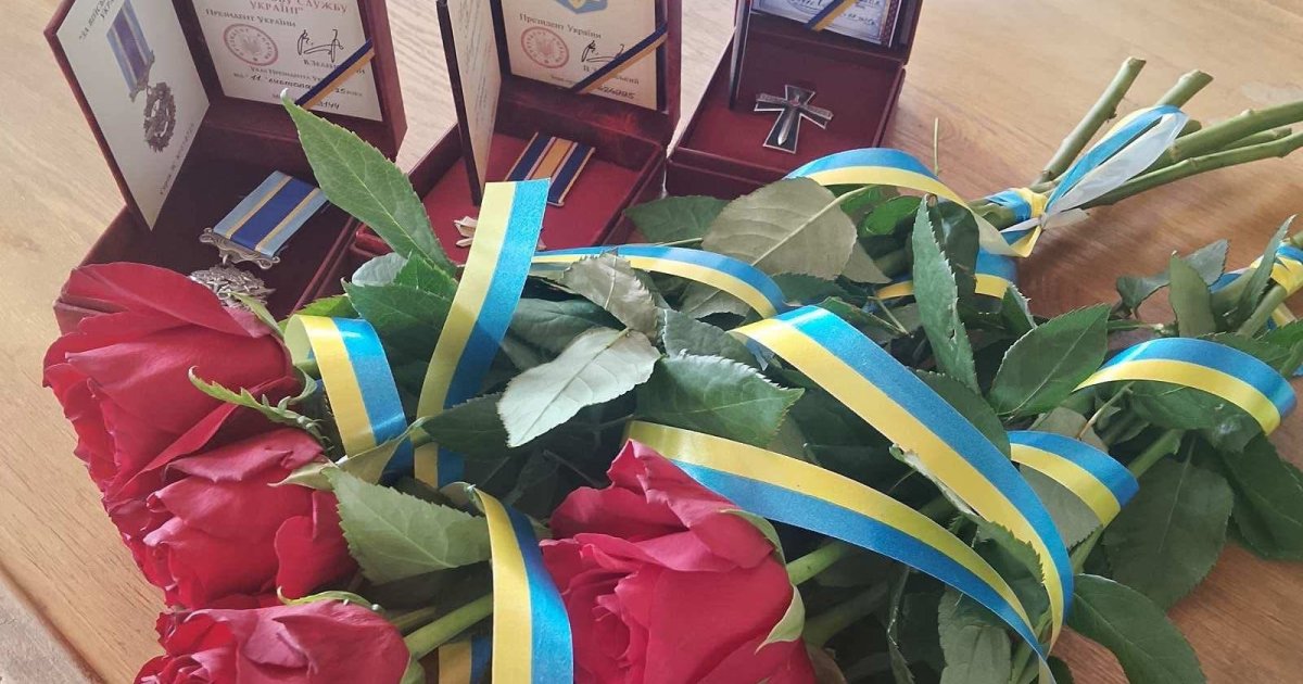 Фото до матеріалу: У Сокалі рідним загиблих захисників вручили державні нагороди