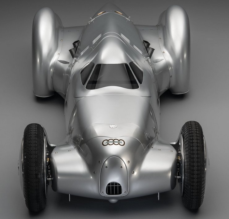 Фото до матеріалу: Audi відтворила легендарний рекордний спорткар 1930-х років