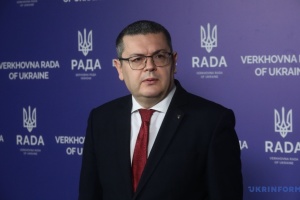 Фото до матеріалу: Мін'юст подав до суду позов про конфіскацію активів Миколи та Олексія Азарових