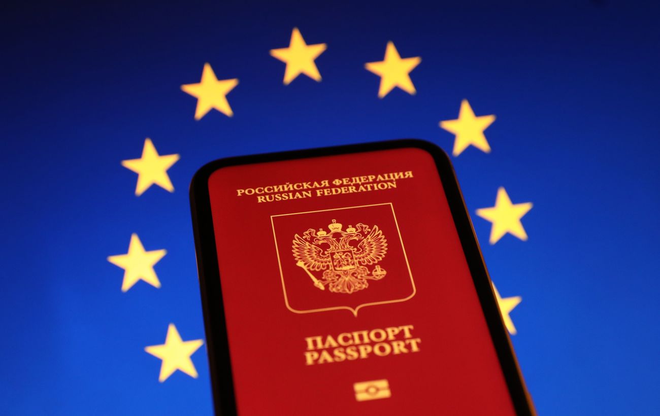 Фото до матеріалу: Колишнього посла Італії затримали за продаж віз росіянам