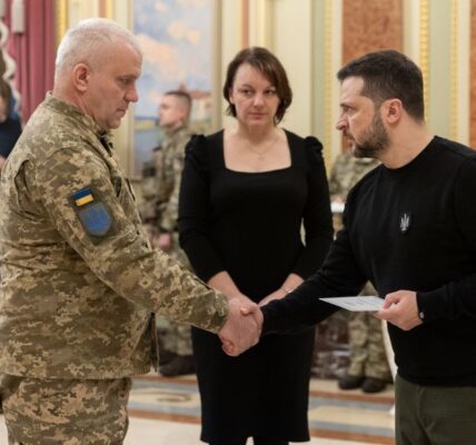 Фото до матеріалу: У Татарові легковик впав у річку після зіткнення з автобусом