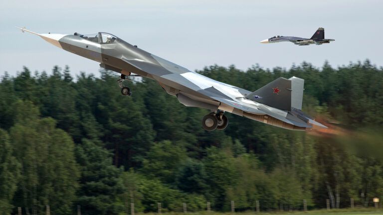 Фото до матеріалу: Удар по аеродрому Шагол: ЗСУ знищили кілька винищувачів Су-57