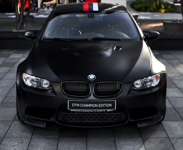 Фото до матеріалу: У Києві з'явився рідкісний 14-річний спорткар BMW M3 DTM Champion Edition