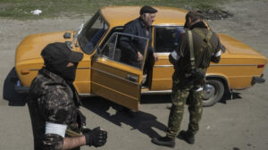 Фото до матеріалу: Росія переслідують журналістів та вербують до армії на окупованих територіях