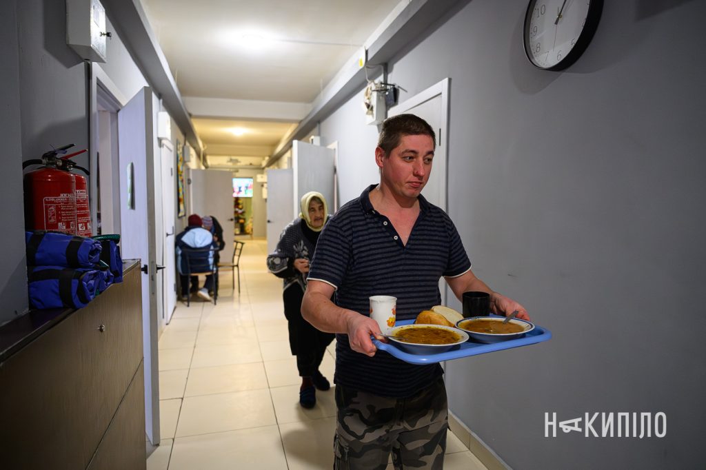 Фото до матеріалу: Прихисток «Велика родина» у Харкові: як четверо роки турбуються про самотніх стареньких