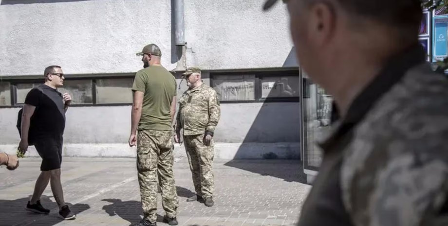 Фото до матеріалу: Можуть зняти бронювання з працівників критичних підприємств: що кажуть у Кабміні