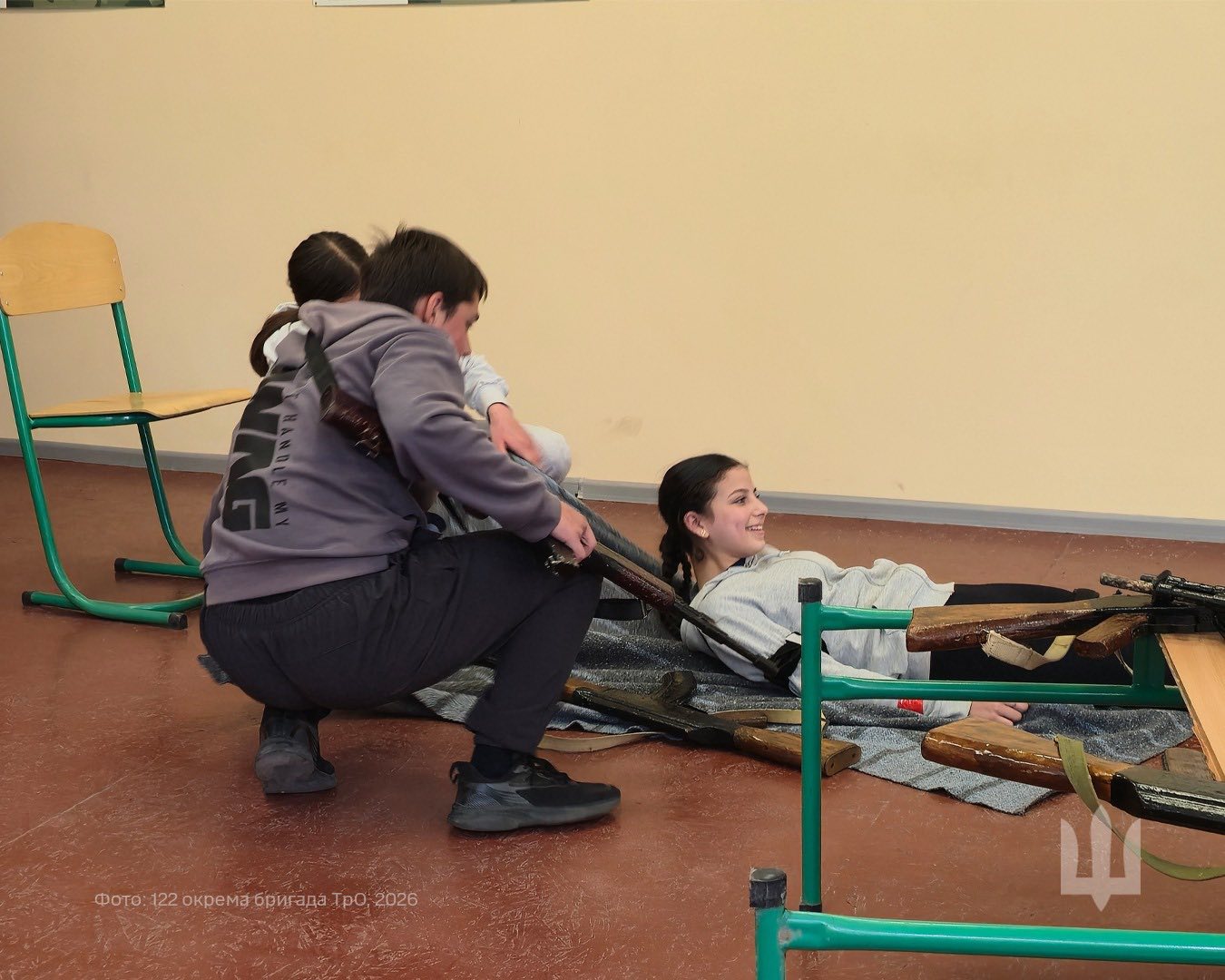 Фото до матеріалу: Військові навчили учнів Захарівського ліцею тактичній медицині