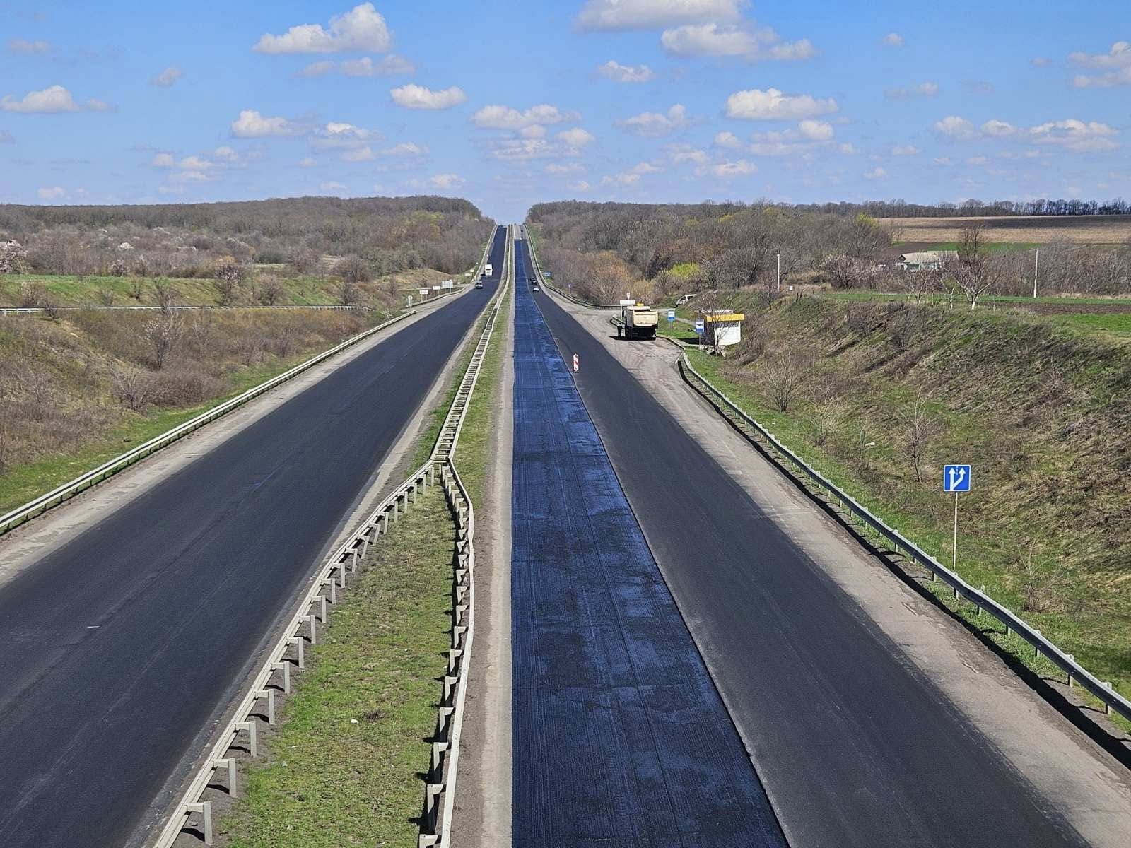Фото до матеріалу: На дорозі між Черкасами та Смілами відновили дві смуги руху