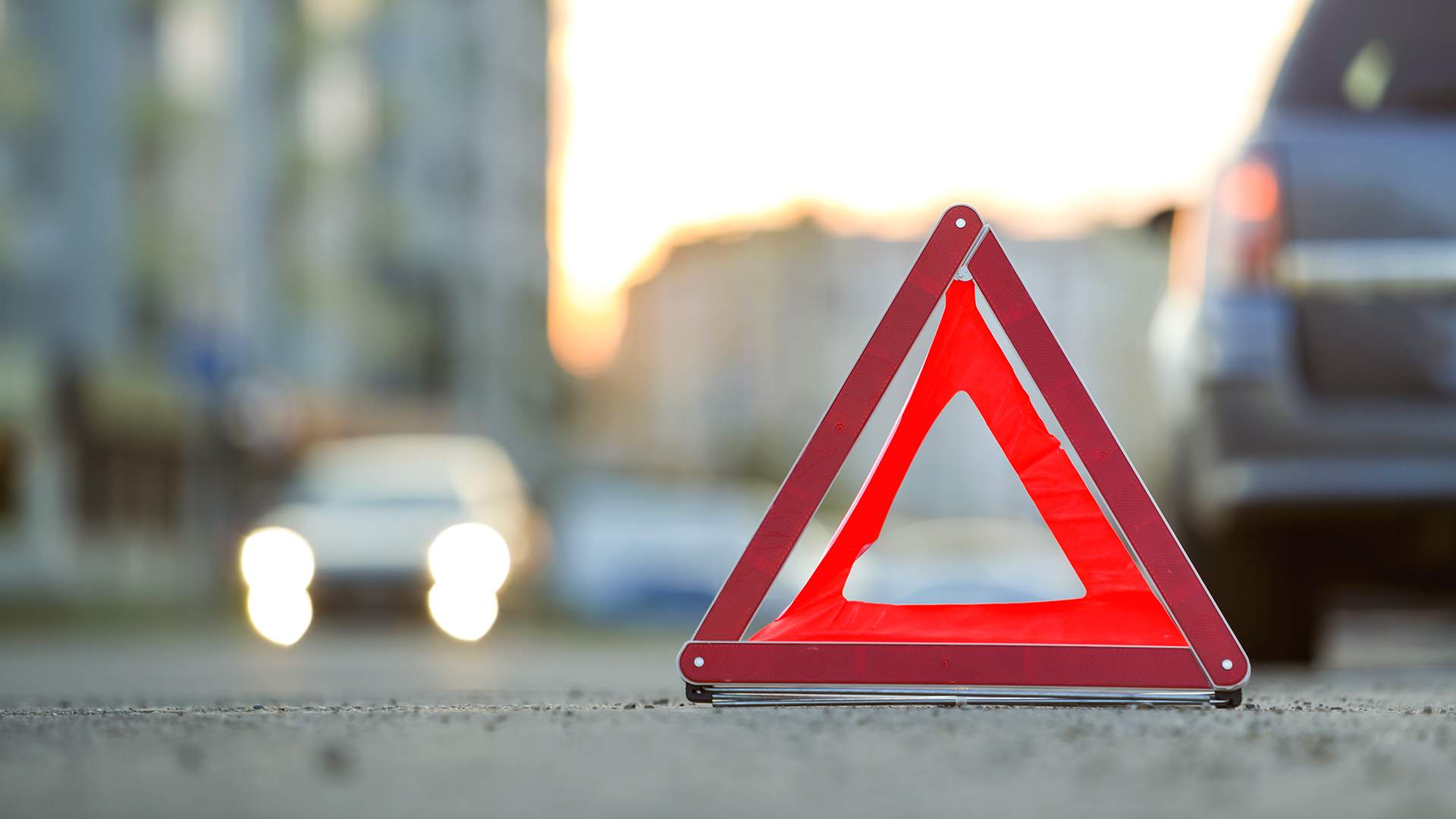 Фото до матеріалу: У Львові патрульні врятували водія після ДТП на Західному об'їзді