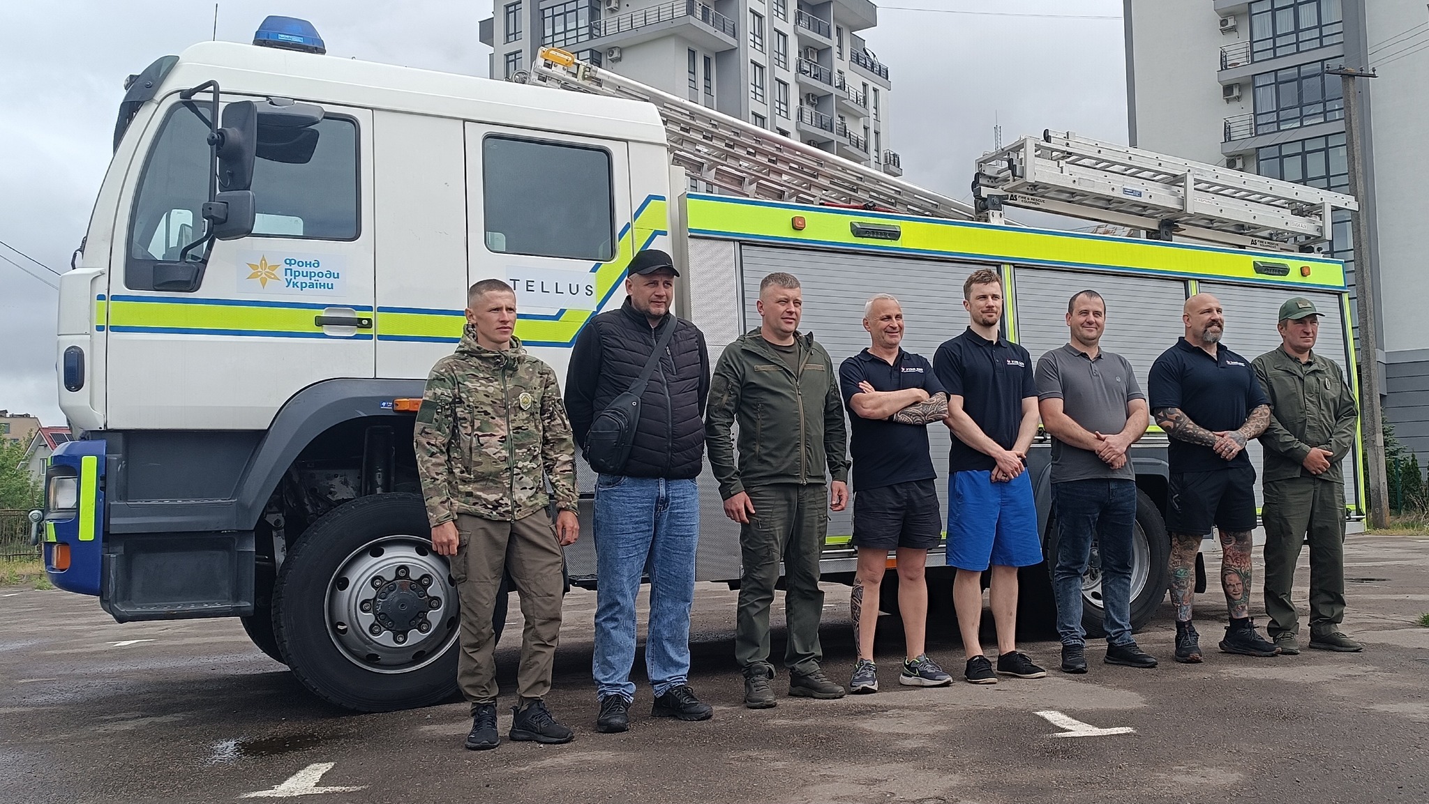 Фото до матеріалу: Нобельський нацпарк отримав пожежний автомобіль від партнерів