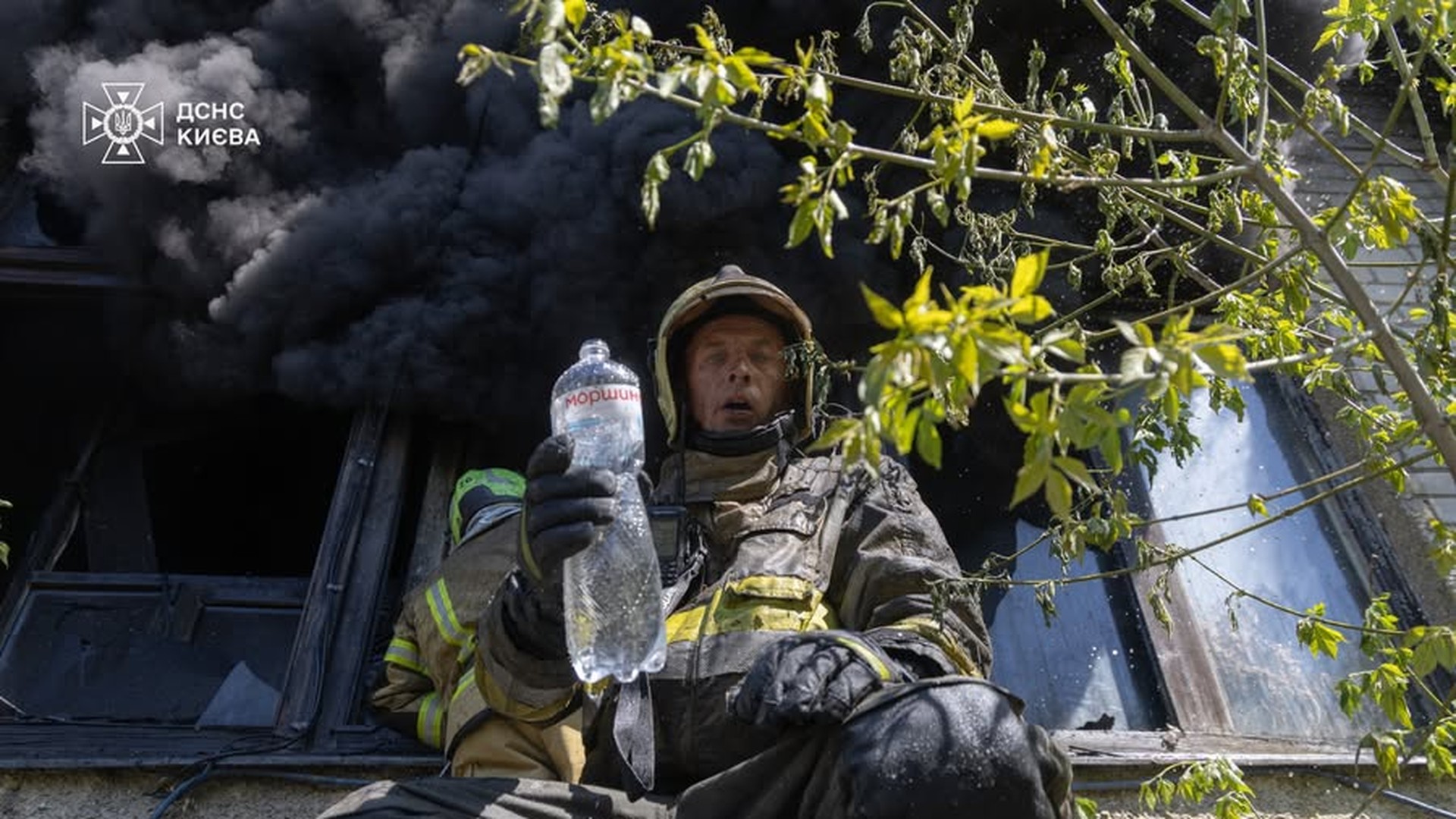 Фото до матеріалу: Пожежа на Ходосівській: у Голосіїві горів склад 3,5 години