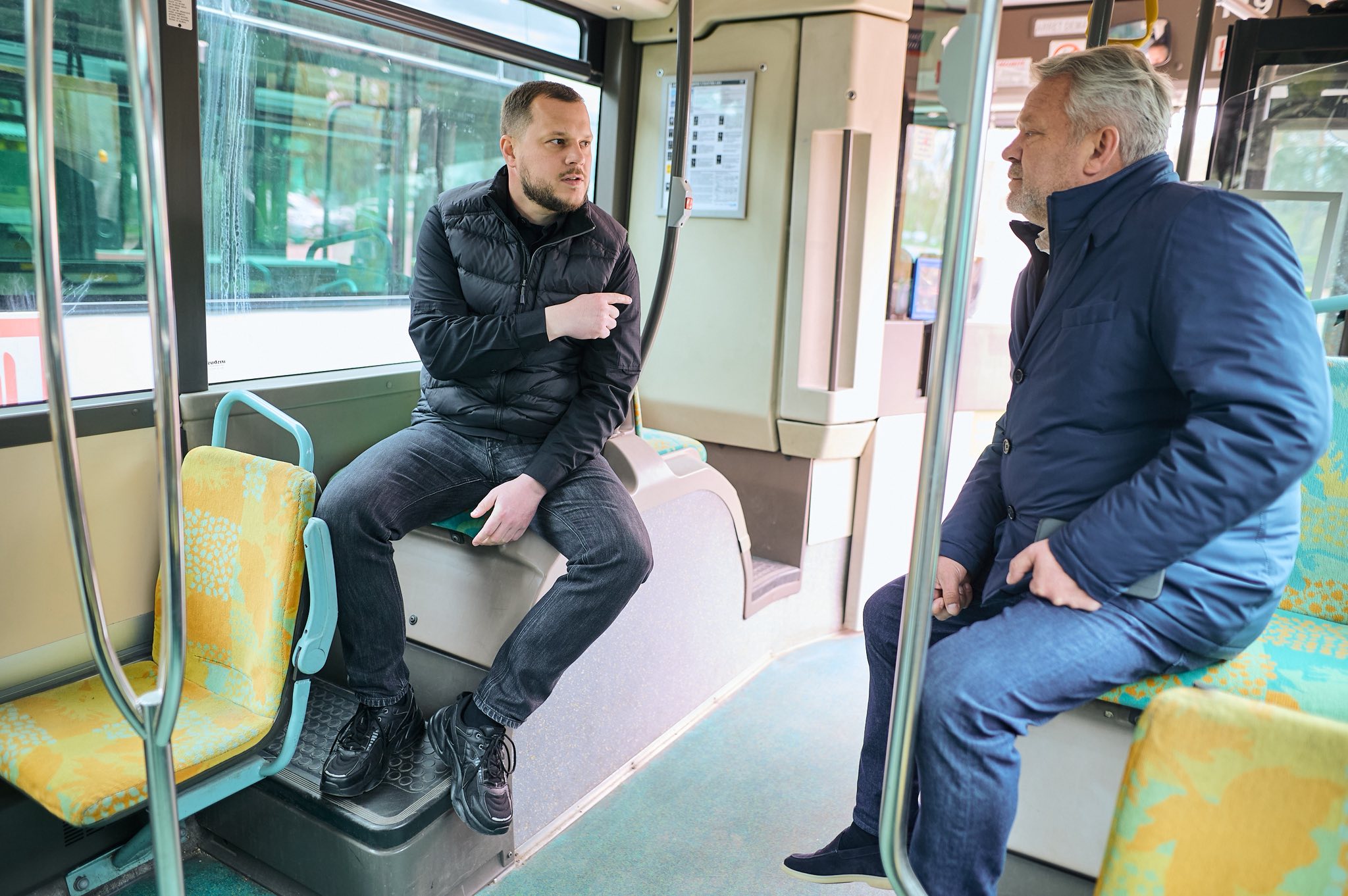 Фото до матеріалу: Буча отримала чотири автобуси від Франції: інклюзивний транспорт та мобільний пункт допомоги