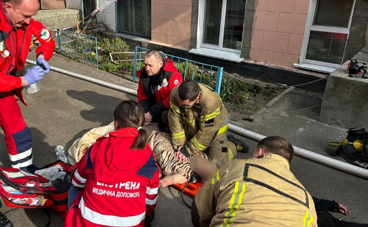 Фото до матеріалу: Трагедія на Набережно-Луговій: одна жінка загинула, інша — у реанімації після пожежі