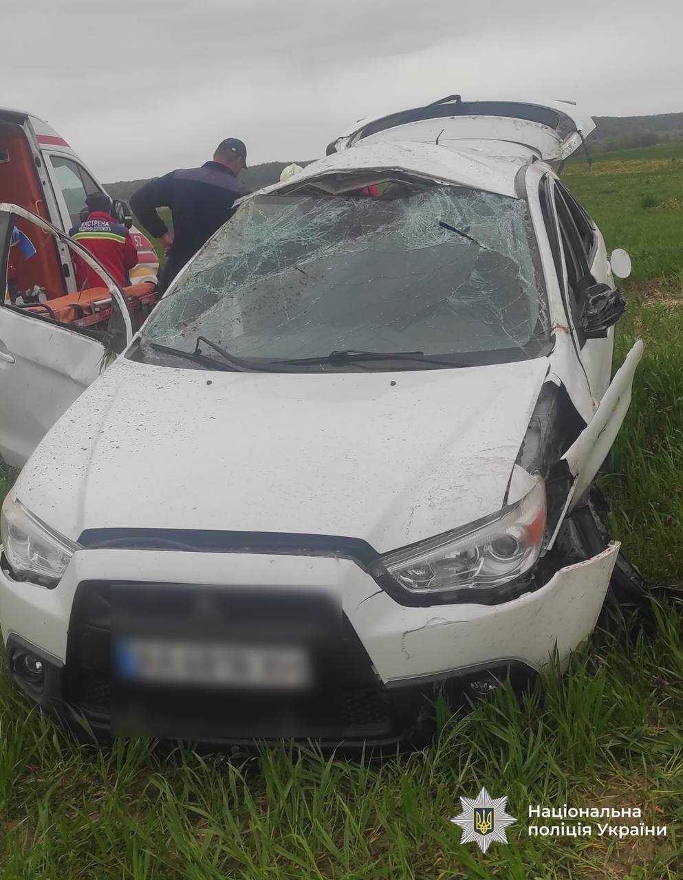 Фото до матеріалу: ДТП на Прикарпатті: жінка та дві дитини госпіталізовані після зіткнення з кюветом