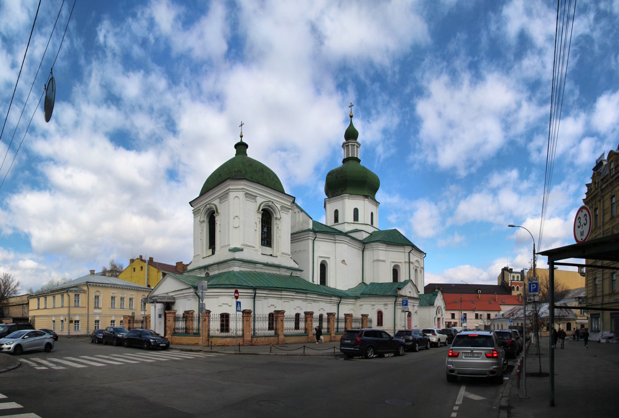 Фото до матеріалу: На Подолі пропонують назвати площу іменем роду Тупталів