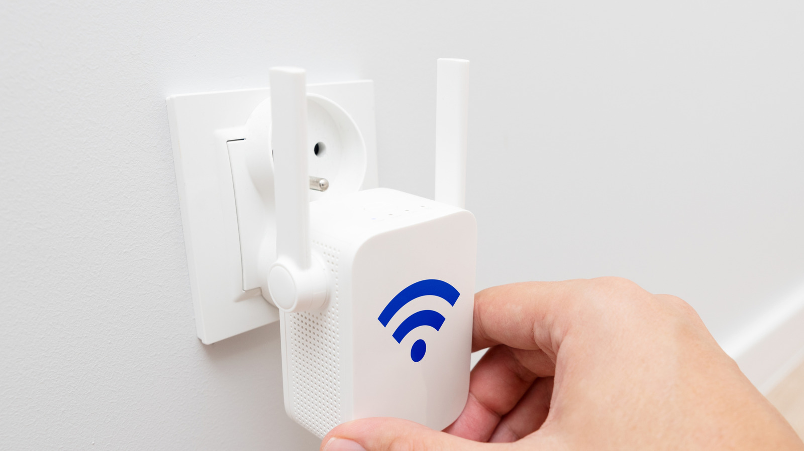 Фото до матеріалу: Як розширити Wi-Fi мережу: від ретрансляторів до Mesh-систем