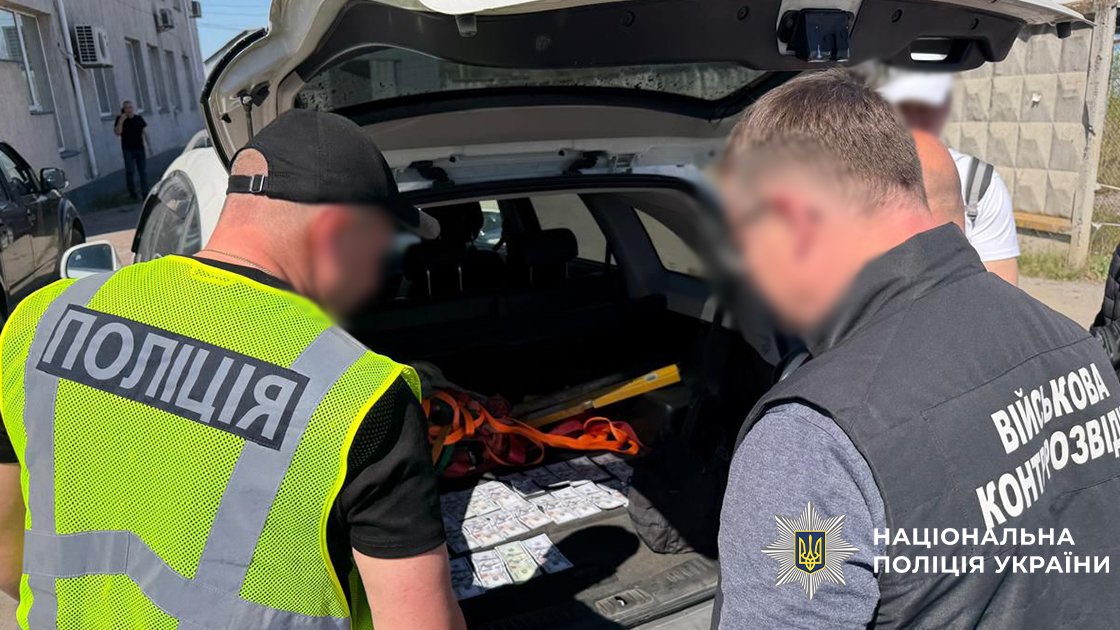 Фото до матеріалу: На Хмельниччині затримали "продавців" військових посад (ФОТО) — DSnews.ua