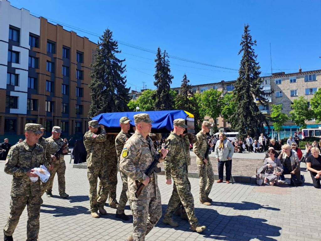 Фото до матеріалу: У Ковелі попрощалися із воїном Володимиром Карпуком
