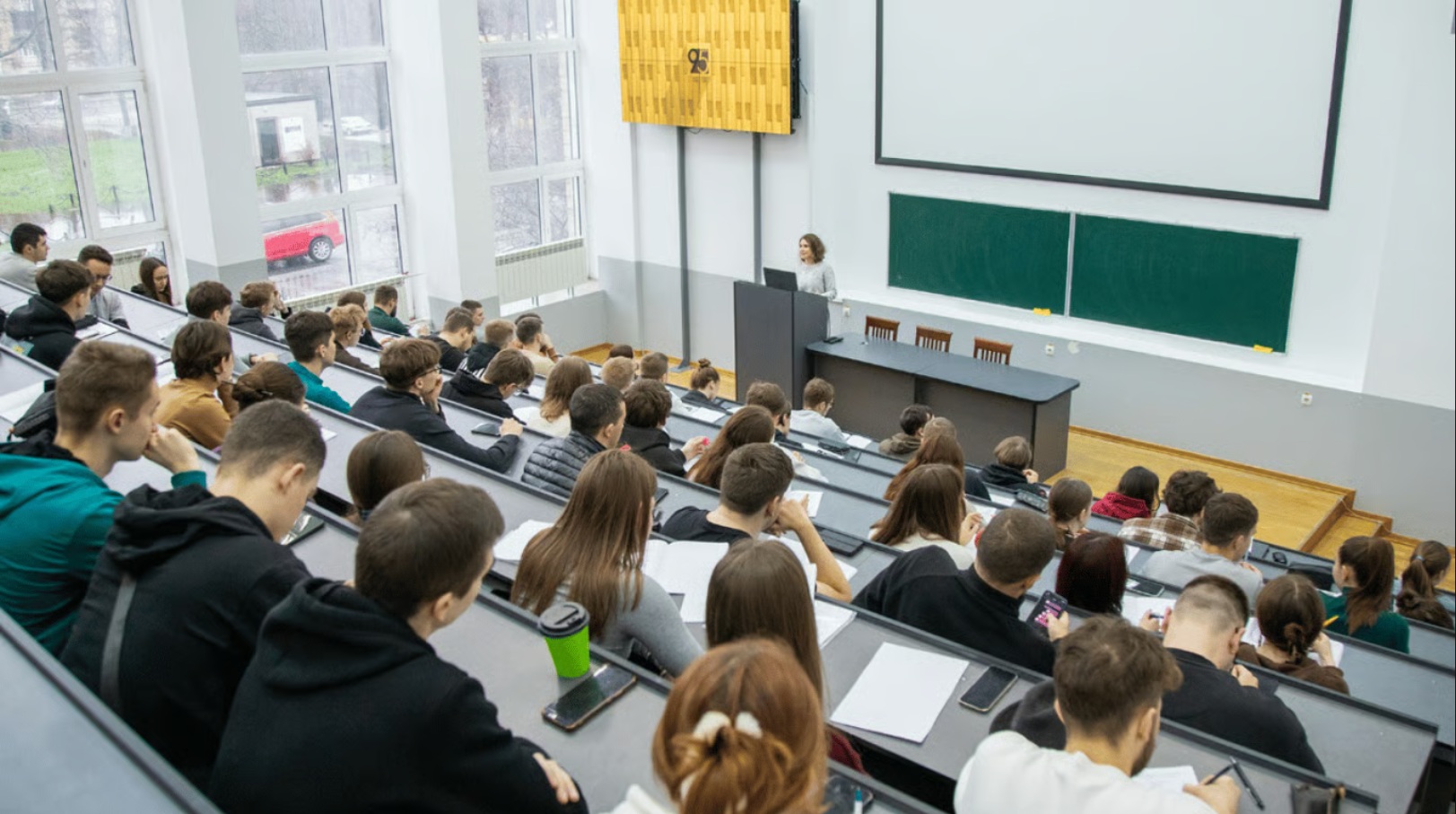 Фото до матеріалу: Студентам відкрили шлях назад: скандальні обмеження через мобілізацію офіційно скасували
