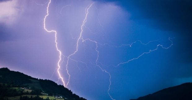 Фото до матеріалу: Жовтий рівень небезпеки у Львові: грози, град та шквали до 20 м/с